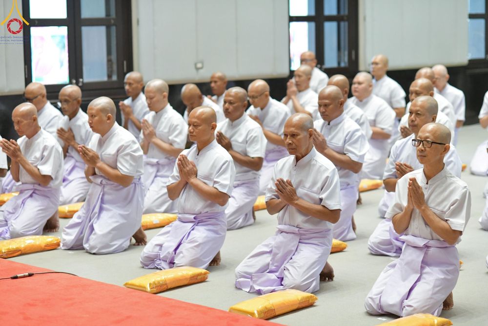 ภาพ No.199727:โครงการอุปสมบทหมู่บูชาธรรม 116 ปี คุณยายอาจารย์มหารัตนอุบาสิกาจันทร์ ขนนกยูง โครงการอุปสมบทหมู่ธรรมทายาท ระดับอุดมศึกษา รุ่นที่ 51 ภาคฤดูหนาว  ณ โบสถ์พระไตรปิฏก วัดพระธรรมกาย จ.ปทุมธานี  วันที่ 11 มกราคม พ.ศ. 2568 โดยมีพระครูปลัดรัตนวีรวัฒน์ เจ้าอาวาสวัด