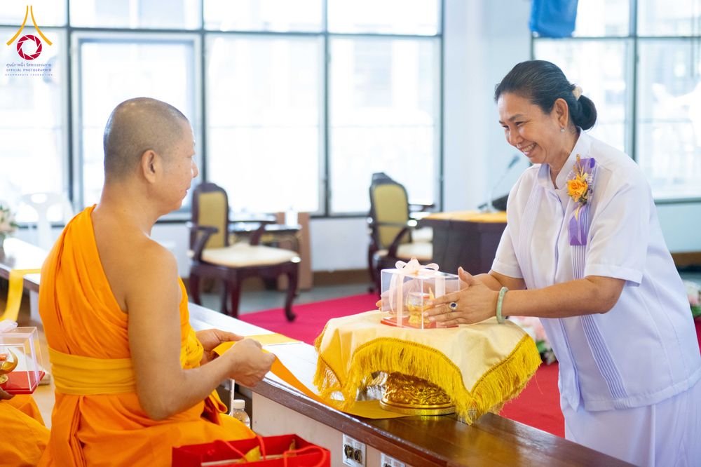 ภาพ No.278489:วันพุธที่ 10 ธันวาคม พ.ศ.2568  พิธีทอดผ้าป่าเพื่อสนับสนุนโครงการตักบาตรพระ 10,000 รูป เมืองกาญจนบุรี ณ อาคารปลูกศรัทธา วัดพระธรรมกาย