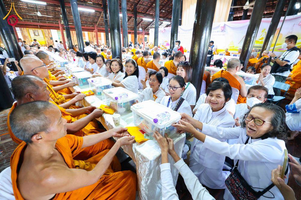 ภาพ No.303404:วันที่ 23 มกราคม พ.ศ. 2569 พิธีเจริญพุทธมนต์ปฏิบัติธรรม มอบทุนการศึกษา  ถวายสังฆทาน 109 วัด เพื่อถวายเป็นพุทธบูชา เพื่อขับเคลื่อนโครงการหมู่บ้านรักษาศีล 5 โดยคณะสงฆ์จังหวัดนครปฐม คณะศิษยานุศิษย์วัดพระธรรมกาย โครงการธรรมยาตรา ปีที่ 14 ณ วัดบางปลา อำเภอบาง