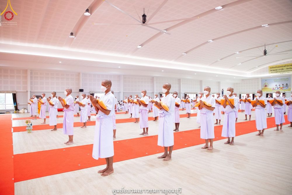 ภาพ No.40862:พิธีตัดปอยผม ปลงผม ขอขมารับผ้าไตรและพิธีบรรพชา ในโครงการอุปสมบท บูชาธรรมมหาปูชนียาจารย์ ประจำปี 2564 ชุดที่ 17