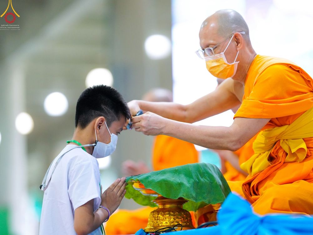ภาพ No.43968:ประมวลภาพพิธีปลงผม โครงการบรรพชาสามเณรฟื้นฟูพระพุทธศาสนาทั่วไทย ณ ศูนย์อบรมวัดพระธรรมกาย