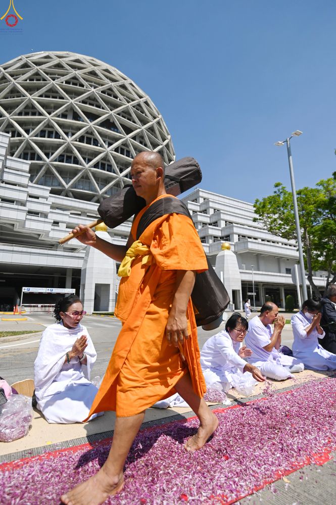 ภาพ No.304624:วันที่ 25 มกราคม พ.ศ. 2569 พิธีต้อนรับพระธรรมยาตรา (ภาพชุดที่ 2) รร.สามัคคีราษฏร์บำรุง-วัดพระธรรมกาย ในโครงการธรรมยาตรา กตัญญูบูชา มหาปูชนียาจารย์ พระมงคลเทพมุนี(สด จนฺทสโร) พระผู้ปราบมาร อนุสรณ์สถาน 7 แห่ง ปีที่ 14