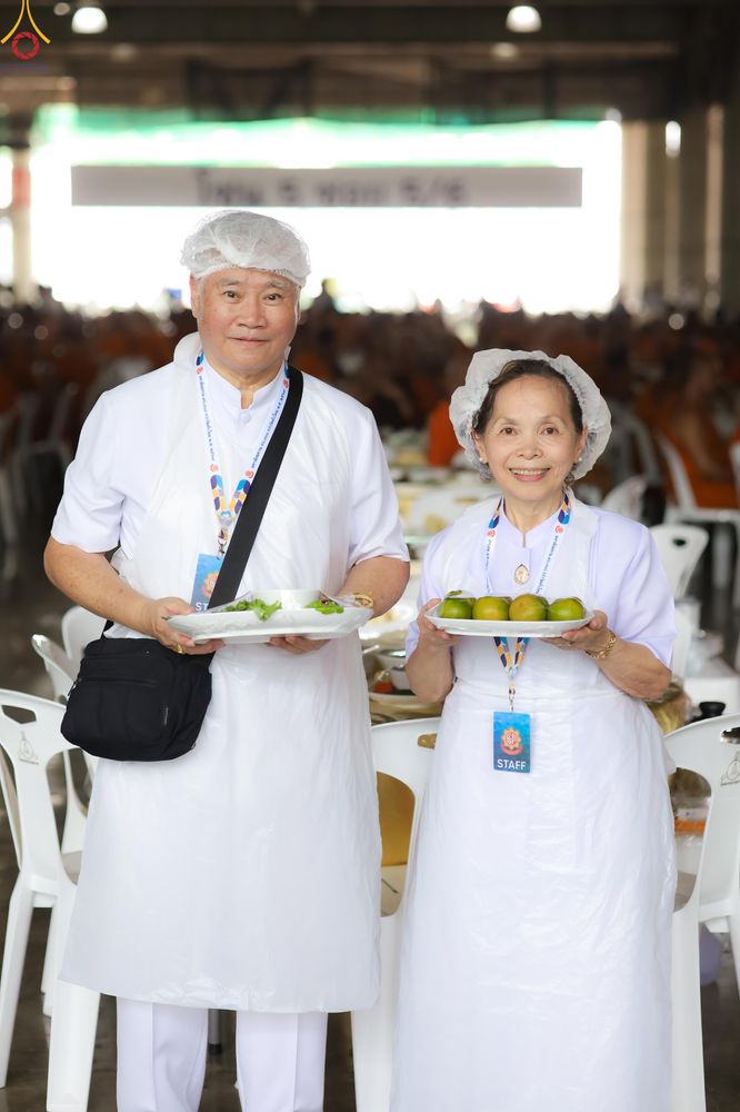 ภาพ No.325884:วันที่ 22 เมษายน พ.ศ.2569(วันคุ้มครองโลก) งานถวายมหาสังฆทาน 40,000 กว่าวัดทั่วประเทศ เจ้าหน้าที่ สาธุชน ร่วมใจจัดเตรียมภัตตาหารเพล (ชุด 2)