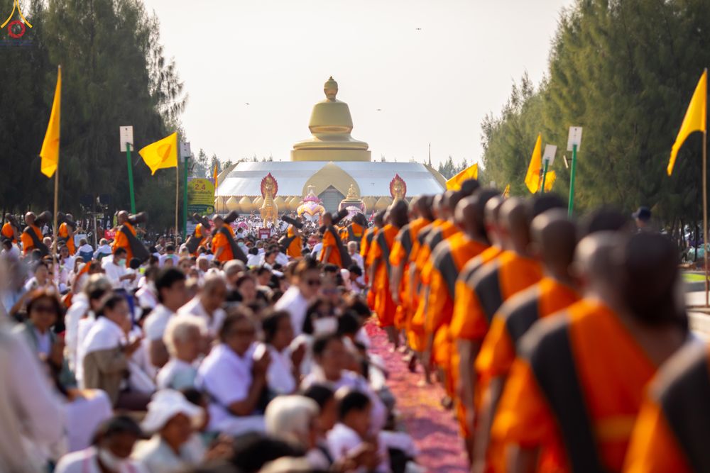 ภาพ No.299734:วันที่ 18 มกราคม พ.ศ. 2569 พิธีต้อนรับพระธรรมยาตรา (ภาพชุดที่ 2) ณ อนุสรณ์สถานลำดับที่ 5  สถานที่เผยแผ่วิชชาธรรมกายครั้งแรก อนุสรณ์สถานบางปลา วัดบางปลา อำเภอบางเลน จังหวัดนครปฐม ในโครงการธรรมยาตรา กตัญญูบูชา มหาปูชนียาจารย์ พระมงคลเทพมุนี(สด จนฺทสโร) พระ