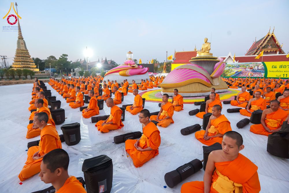ภาพ No.294586:วันอาทิตย์ที่ 14 ธันวาคม พ.ศ.2568 พระธรรมยาตราปฏิบัติธรรมและถ่ายภาพหมู่ประวัติศาสตร์ ณ วัดสองพี่น้อง ต.ต้นตาล อ.สองพี่น้อง จ.สุพรรณบุรี ในโครงการธรรมยาตรา กตัญญูบูชา มหาปูชนียาจารย์ พระมงคลเทพมุนี(สด จนฺทสโร) พระผู้ปราบมาร อนุสรณ์สถาน 7 แห่ง ปีที่ 14