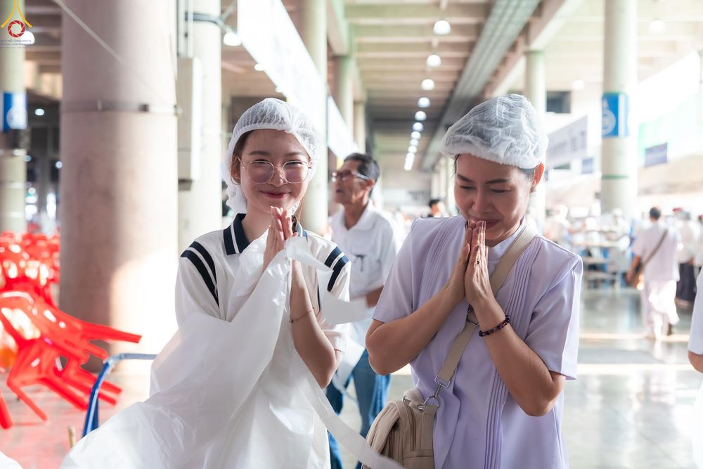 ภาพ No.325782:วันที่ 22 เมษายน พ.ศ.2569(วันคุ้มครองโลก) งานถวายมหาสังฆทาน 40,000 กว่าวัดทั่วประเทศ เจ้าหน้าที่ สาธุชน ร่วมใจจัดเตรียมภัตตาหารเพล (ชุด 2)