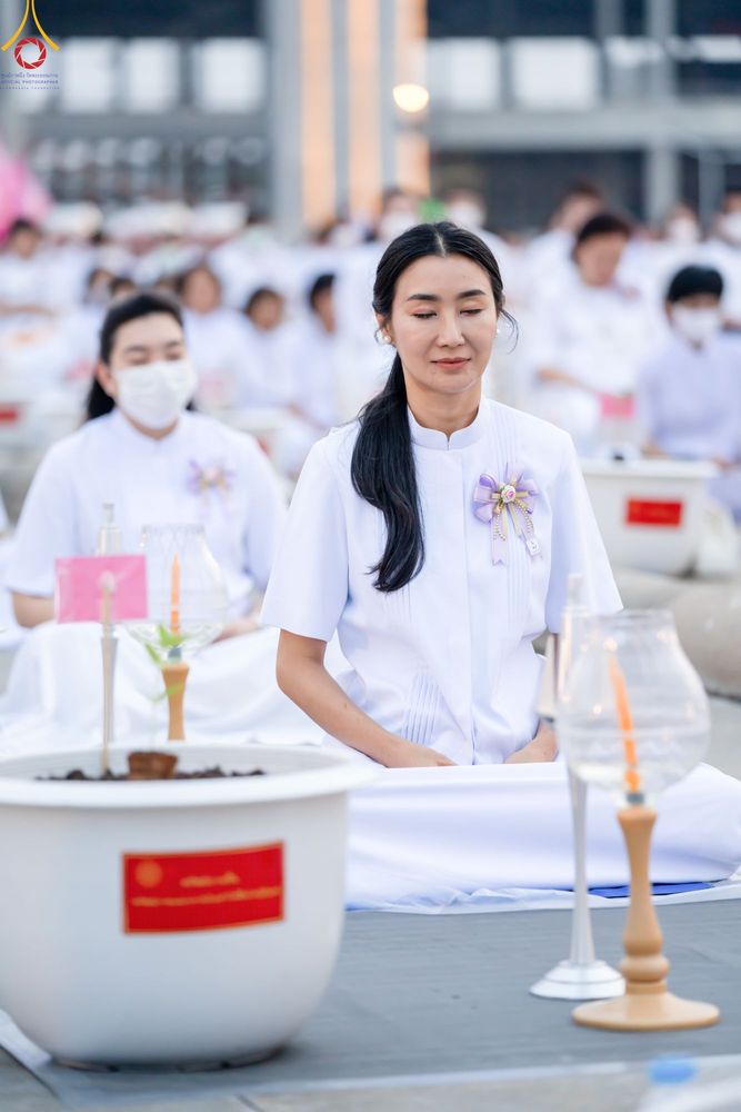 ภาพ No.90150:พิธีปลูกทรัพย์บานชื่น  เนื่องใน 139 ปี วันคล้ายวันเกิดด้วยรูปกายเนื้อ พระมงคลเทพมุนี (สด จนฺทสโร) พระผู้ปราบมาร วันอังคารที่ 10 ตุลาคม พ.ศ. 2566 ณ วัดพระธรรมกาย จ.ปทุมธานี