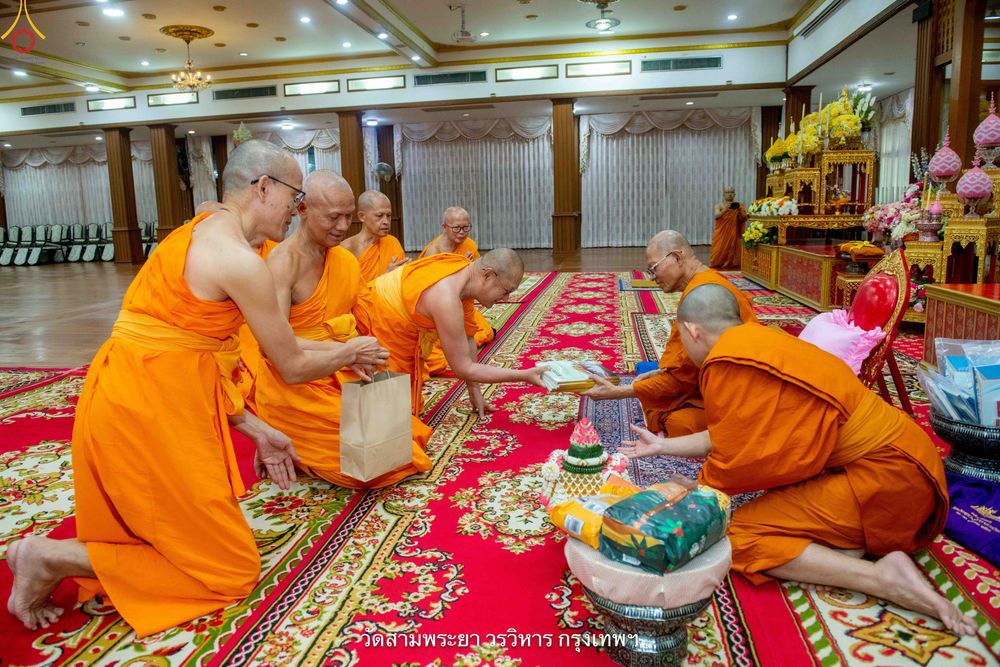 ภาพ No.342144:วันศุกร์ที่ 31 กรกฎาคม พ.ศ.2569 พระภิกษุวัดพระธรรมกาย ทำวัตรพระผู้ใหญ่เนื่องในวันเข้าพรรษา