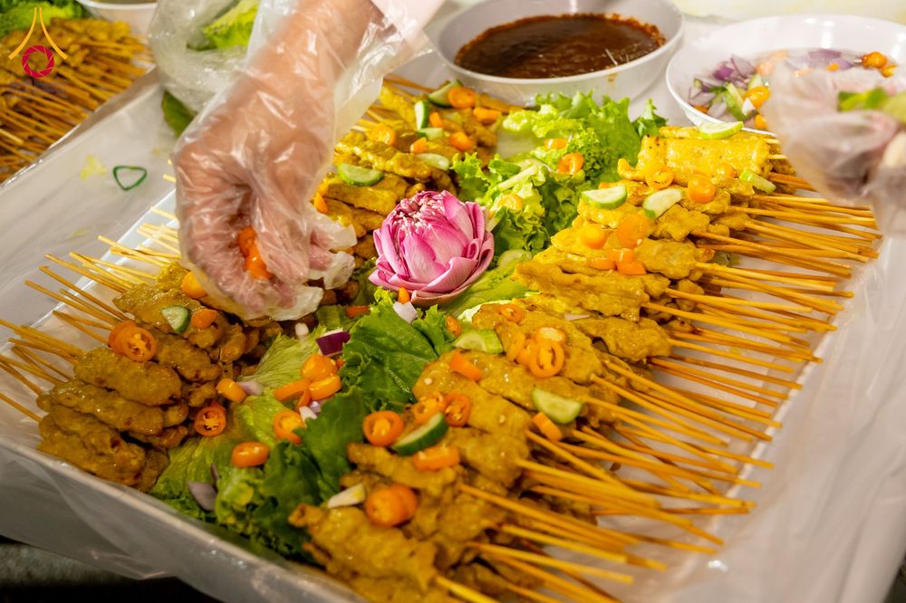 ภาพ No.292518:วันที่ 12 มกราคม พ.ศ. 2569 พิธีถวายภัตตาหารเป็นสังฆทาน แด่พระธรรมยาตรา ณ อนุสรณ์สถานมหาวิหารพระมงคลเทพมุนี (โลตัสแลนด์) อ.สองพี่น้อง จ.สุพรรณบุรี ในโครงการธรรมยาตรา กตัญญูบูชา มหาปูชนียาจารย์ พระมงคลเทพมุนี(สด จนฺทสโร) พระผู้ปราบมาร อนุสรณ์สถาน 7 แห่ง ปี