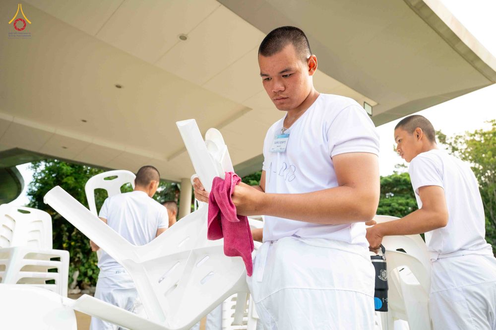 ภาพ No.341053:วันที่ 26 กรกฎาคม พ.ศ. 2569 โครงการพัฒนาคุณธรรม จริยธรรม สำหรับนักเรียนนายสิบตำรวจ (นสต.) รุ่นที่ 17 ศูนย์ฝึกอบรมตำรวจภูธรภาค 1 ได้จัดกิจกรรม ตักบาตรเพื่อน้อมอุทิศถวายเพื่อเป็นพระราชกุศลฯ  และปฏิบัติธรรม ติวธรรมมะ ณ ศูนย์ปฏิบัติธรรมเวิล์ดพีช วัลเล่ย์ (Wo