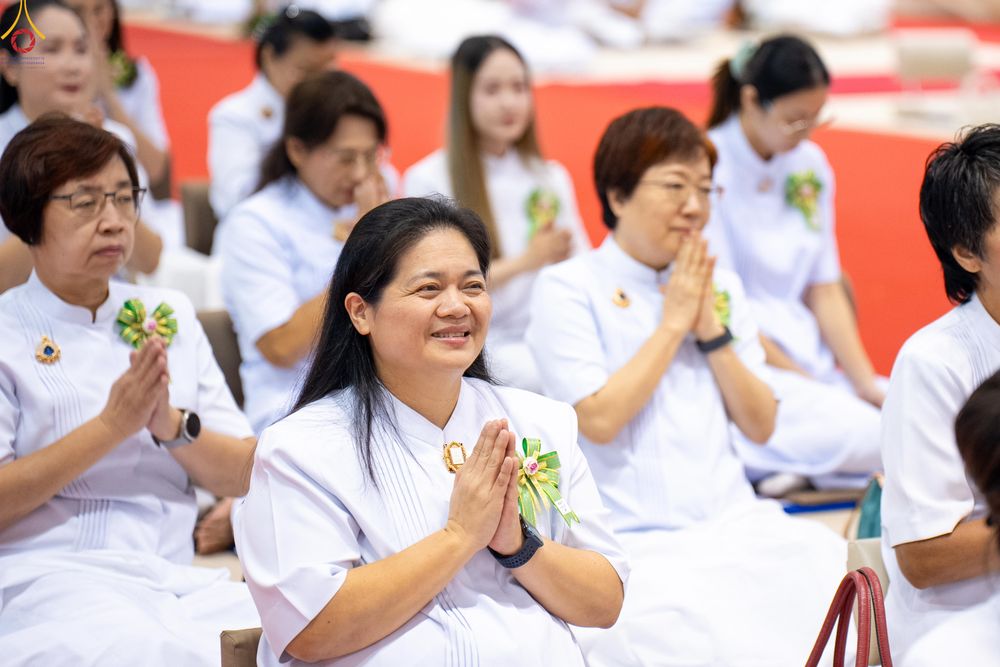 ภาพ No.342235:วันอาทิตย์ที่ 2 สิงหาคม พ.ศ.2569 พิธีมุทิตาสักการะพระภิกษุ  ผู้สอบได้เปรียญธรรม 9 ประโยค ระดับโลก ปีที่ 38, พิธีมอบโล่เกียรติยศ และทุนการศึกษา สำนักเรียนบาลีดีเด่นทั่วประเทศ ณ สภาธรรมกายสากล วัดพระธรรมกาย