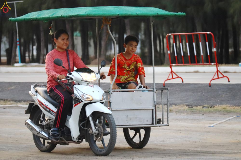 ภาพ No.320977:วันที่ 9 เมษายน พ.ศ.2569 การเตรียมงานจราจร เพื่องานถวายมหาสังฆทาน 40,000 กว่าวัดทั่วประเทศ วันคุ้มครองโลก 22 เมษายน พ.ศ.2569 วัดพระธรรมกาย