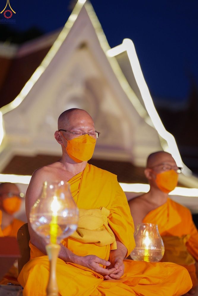ภาพ No.73470:พิธีจุดประทีปถวายเป็นพุทธบูชา และบูชาธรรมมหาปูชนียาจารย์ ในโครงการธรรมยาตรากตัญญูบูชา มหาปูชนียาจารย์ พระมงคลเทพมุนี(สด จนฺทสโร) พระผู้ปราบมาร ปีที่ 11 ณ อนุสรณ์สถานลำดับที่ 4 สถานที่เกิดด้วยกายธรรม วัดโบสถ์ (บน) บางคูเวียง อ.บางกรวย จ.นนทบุรี วันที่ 21 