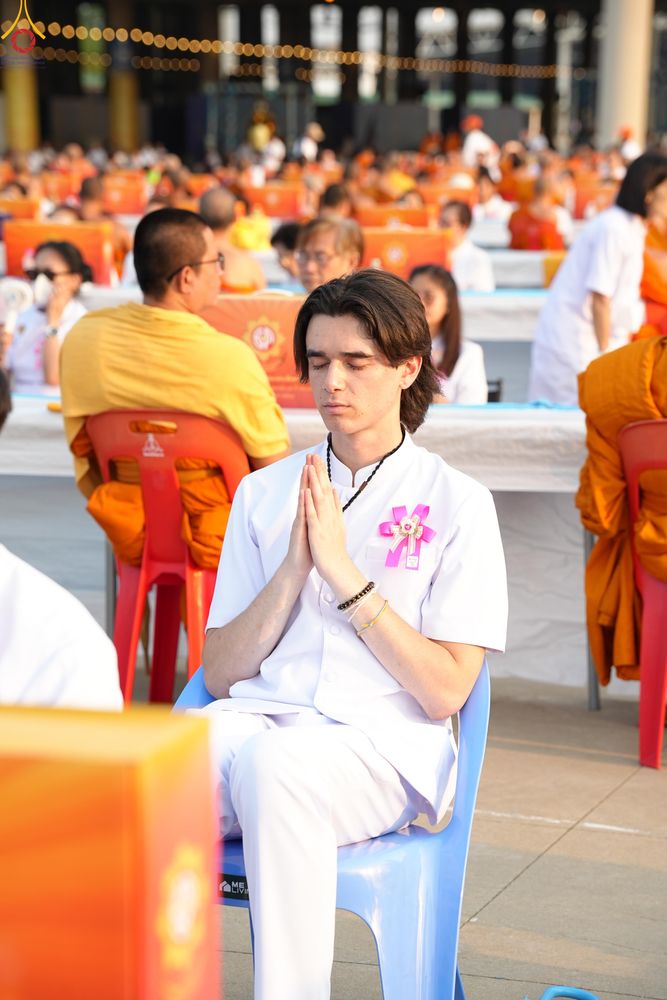 ภาพ No.324716:วันที่ 22 เมษายน พ.ศ.2569 (วันคุ้มครองโลก) บรรยากาศสาธุชน ในงานถวายมหาสังฆทาน 40,000 กว่าวัดทั่วประเทศ ณ ลานธรรม วัดพระธรรมกาย