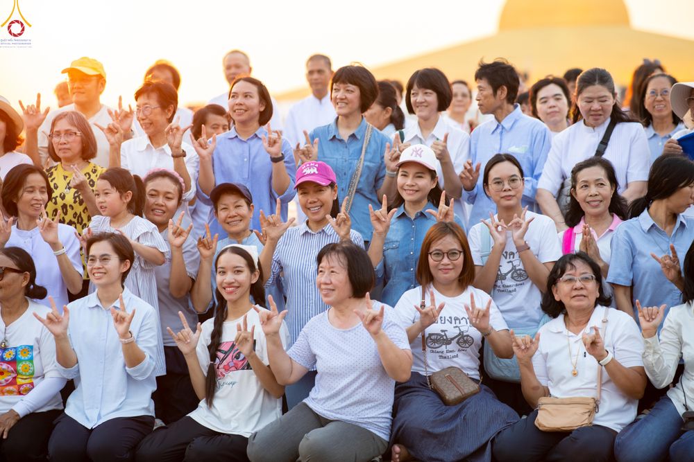 ภาพ No.322645:วันที่ 17 เมษายน พ.ศ.2569 การเรียงกล่องไทยธรรม เรียงน้ำดื่ม เรียงร่ม ณ ลานธรรมพระมหาธรรมกายเจดีย์ เพื่องานถวายมหาสังฆทาน 40,000 กว่าวัดทั่วประเทศ วันคุ้มครองโลก 22 เมษายน พ.ศ.2569 วัดพระธรรมกาย