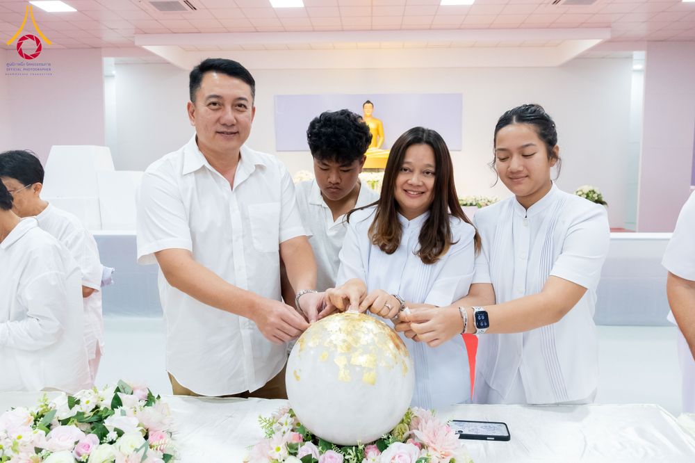 ภาพ No.294302:วันอาทิตย์ที่ 14 ธันวาคม พ.ศ.2568 พิธีเจริญพระพุทธมนต์สมโภชดวงแก้วลูกนิมิตเอก และดวงแก้วนิมิตปฏิบัติธรรม อัญเชิญประดิษฐาน  ณ วัดพระธรรมกายในประเทศสหรัฐอเมริกาและประเทศเยอรมนี 7 แห่ง ณ อาคารปลูกศรัทธา 2 วัดพระธรรมกาย