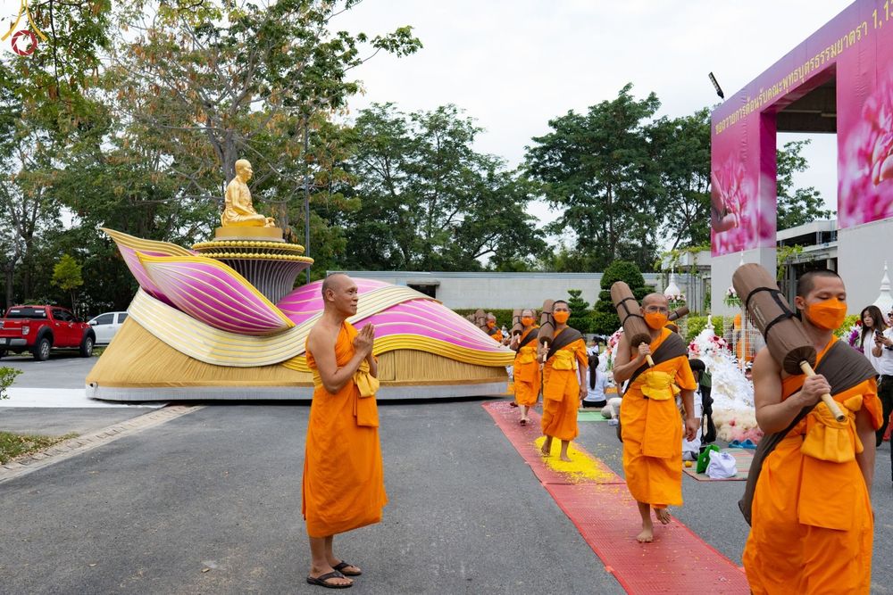 ภาพ No.69066:พิธีต้อนรับพระธรรมยาตรา ในโครงการธรรมยาตรากตัญญูบูชา มหาปูชนียาจารย์ พระมงคลเทพมุนี(สด จนฺทสโร) พระผู้ปราบมาร อนุสรณ์สถาน 7 แห่ง ปีที่ 11 วันที่ 3 มกราคม พ.ศ. 2566 ณ อนุสรณ์สถานมหาวิหารพระมงคลเทพมุนี จ.สุพรรณบุรี