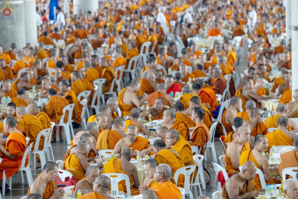 ภาพ No.323789:วันที่ 22 เมษายน พ.ศ.2569(วันคุ้มครองโลก) งานถวายมหาสังฆทาน 40,000 กว่าวัดทั่วประเทศ คณะสงฆ์ฉันภัตตาหารเพล