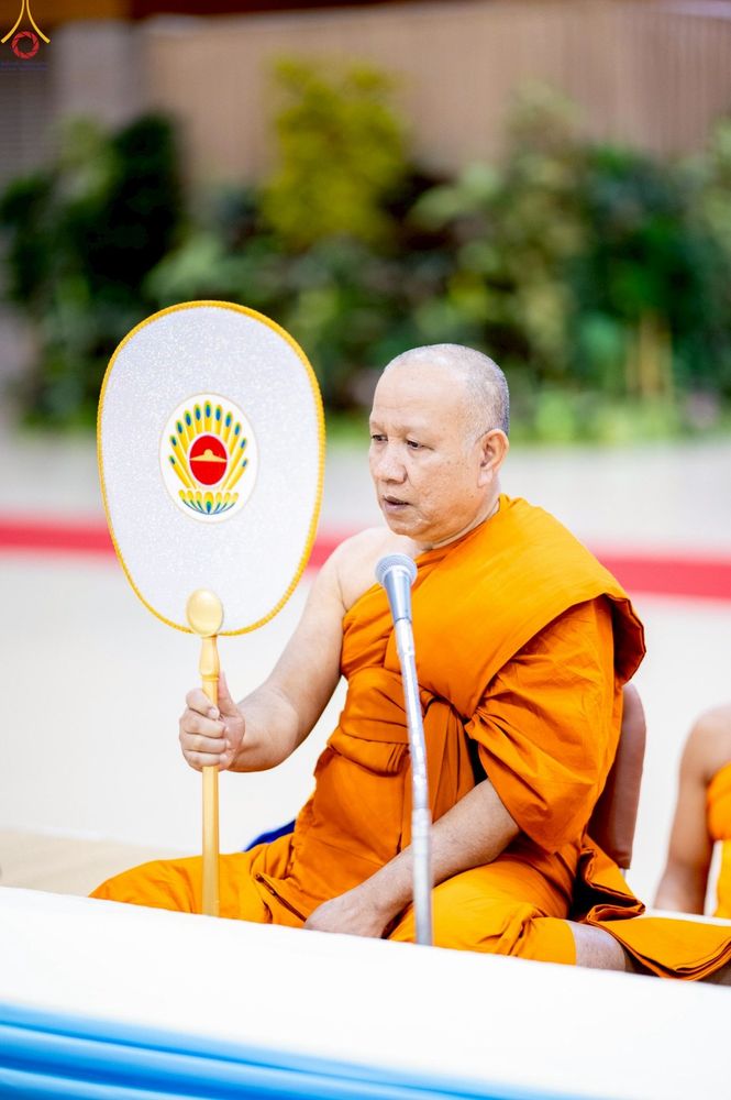 ภาพ No.233814:วันเสาร์ที่ 19 กรกฎาคม พ.ศ.2568 วันมหารำลึก ครั้งที่ 35 พิธีรำลึกถึงนักสร้างบารมี , พิธีสวดพระพุทธมนต์ , พิธีทอดผ้าบังสกุลและถวายไทยธรรม วัดพระธรรมกาย