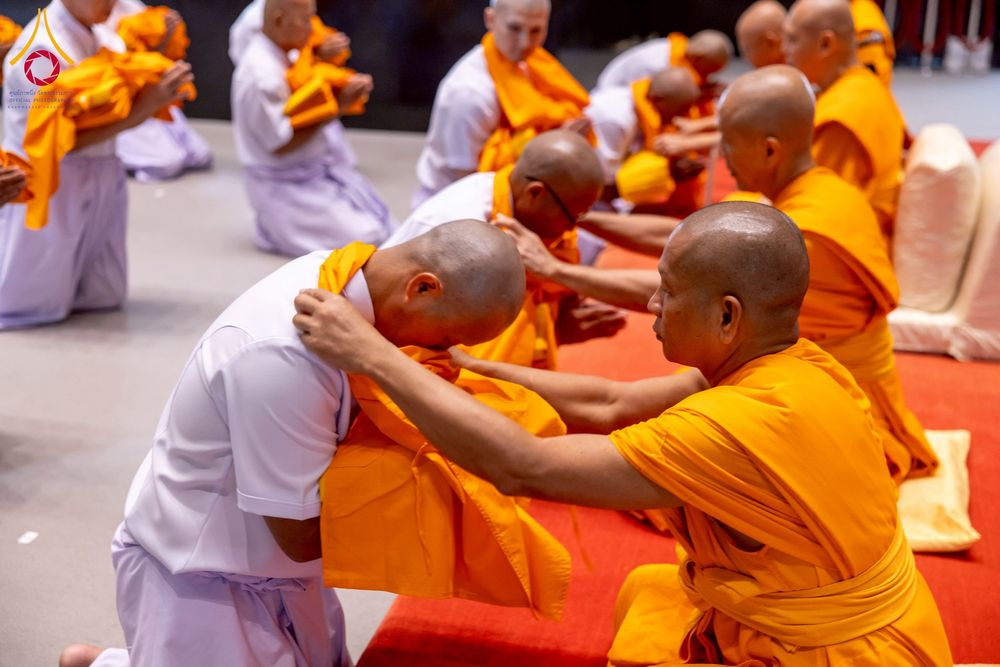 ภาพ No.256235:วันที่ 4 ตุลาคม พ.ศ. 2568 พิธีบรรพชาอุปสมบท  โครงการอุปสมบทหมู่บูชาธรรม 141 ปี  พระมงคลเทพมุนี (สด จนฺทสโร) ณ โบสถ์พระไตรปิฏก วัดพระธรรมกาย จ.ปทุมธานี