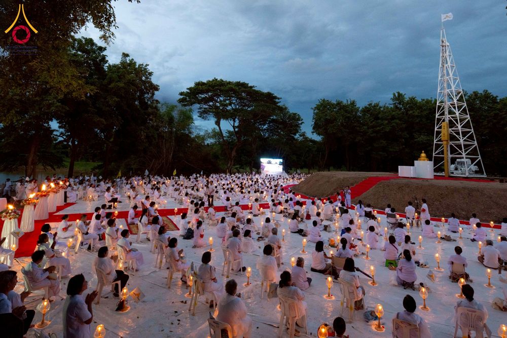 ภาพ No.261931:วันที่ 14 ตุลาคม พ.ศ. 2568 พิธีกลั่นแผ่นดิน โปรยทรายตอกเสาเข็มมหามงคลต้นแรก  สร้างองค์พระเจดีย์และจุดประทีปถวายเป็นพุทธบูชา ณ ศูนย์ปฏิบัติธรรมชัยนาท ต.ธรรมามูล อ.ชัยนาท จ.ชัยนาท