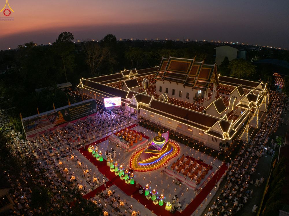 ภาพ No.297153:วันที่ 17 มกราคม พ.ศ. 2569 พิธีจุดประทีปถวายเป็นพุทธบูชา และบูชาธรรมมหาปูชนียาจารย์ (ภาพชุดที่ 2) ณ วัดโบสถ์บน ต.บางคูเวียง จ.นนทบุรี อนุสรณ์สถานลำดับที่ 4 สถานที่เกิดด้วยกายธรรม ในโครงการธรรมยาตรา กตัญญูบูชา มหาปูชนียาจารย์ พระมงคลเทพมุนี(สด จนฺทสโร) พร