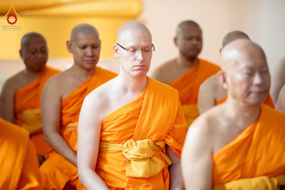 ภาพ No.336610:วันศุกร์ที่ 12 มิถุนายน พ.ศ. 2569 พิธีตัดปอยผมและพิธีปลงผมนาคธรรมทายาท  ภาคพื้นยุโรป รุ่นที่ 11   ณ วัดพระธรรมกายเบลเยียม ประเทศเบลเยียม