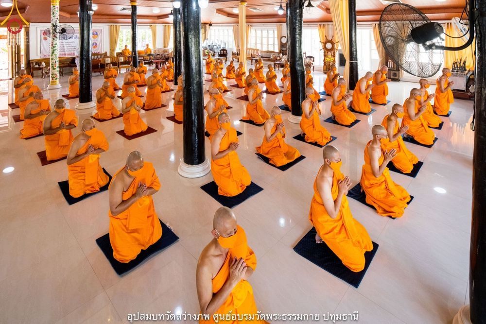 ภาพ No.40442:พิธีตัดปอยผม ปลงผม ขอขมารับผ้าไตรและพิธีบรรพชา ในโครงการอุปสมบท บูชาธรรมมหาปูชนียาจารย์ ประจำปี 2564 ชุดที่ 13