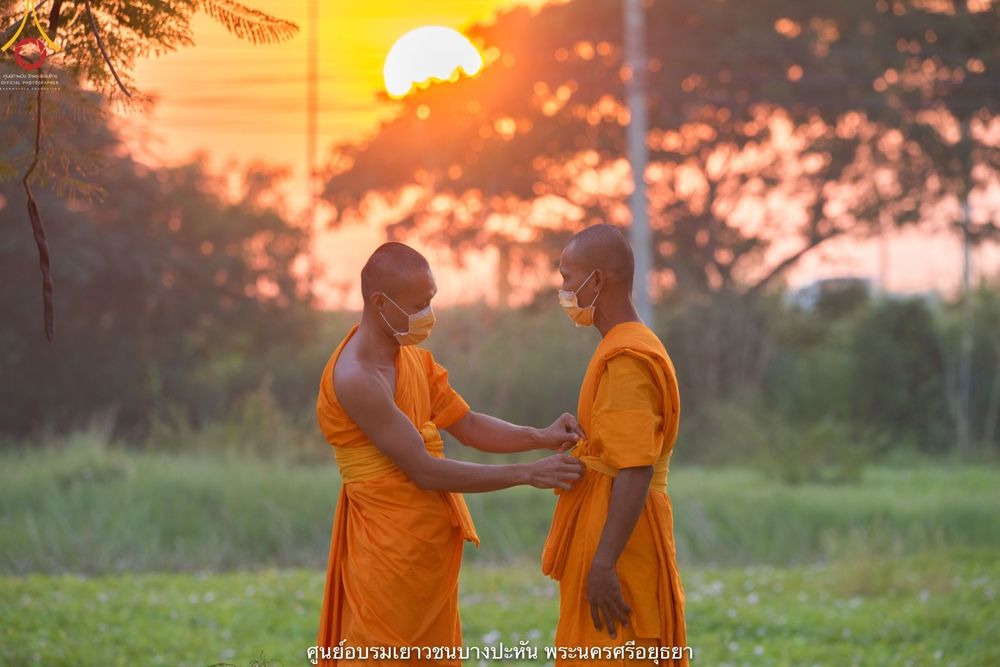 ภาพ No.42077:พิธีตัดปอยผม ปลงผม ขอขมารับผ้าไตรและพิธีบรรพชา ในโครงการอุปสมบท บูชาธรรมมหาปูชนียาจารย์ ประจำปี 2564 ชุดที่ 20