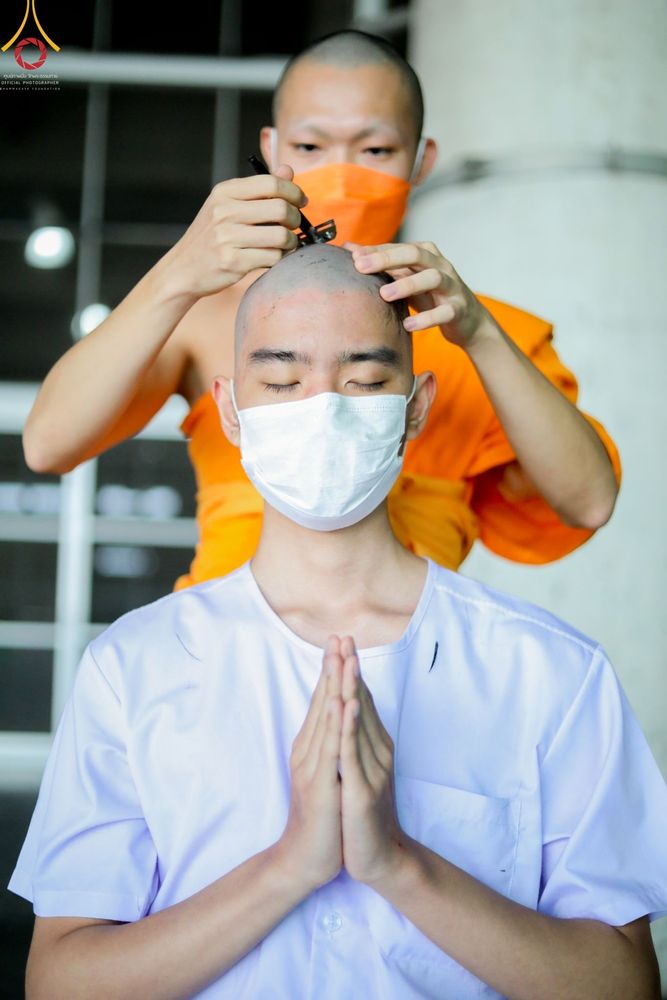 ภาพ No.43943:ประมวลภาพพิธีปลงผม ในโครงการอบรมธรรมทายาทระดับอุดมศึกษา รุ่นที่ 49