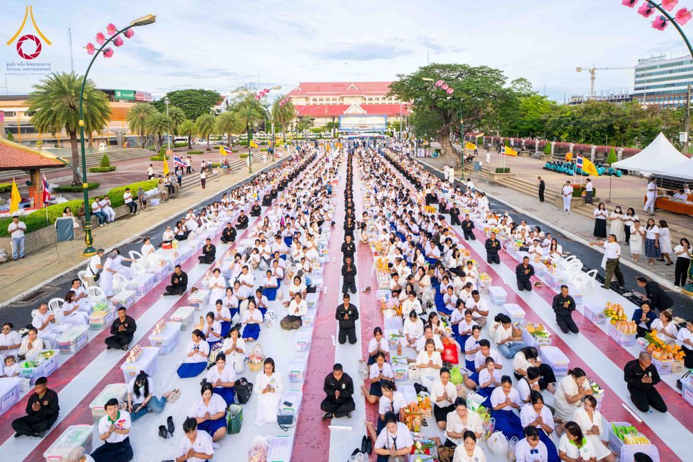 ภาพ No.329479:วันอาทิตย์ที่ 24 พฤษภาคม พ.ศ. 2569 พิธีตักบาตรพระ 1,000 รูป เพื่อถวายเป็นพุทธบูชาในเทศกาลวิสาขบูชาโลก และ ถวายเป็นพระราชกุศล  ณ ลานศิลปวัฒนธรรม เมืองปัตตานี จ.ปัตตานี