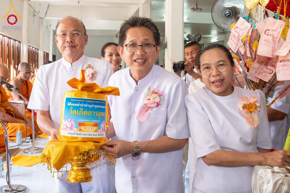 ภาพ No.305174:วันที่ 28 มกราคม พ.ศ. 2569 พิธีทอดผ้าป่าทำนุบำรุงศาสนสถาน ณ วัดเกิดการอุดม อ.คลองหลวง จ.ปทุมธานี ในโครงการธรรมยาตรา กตัญญูบูชา มหาปูชนียาจารย์ พระมงคลเทพมุนี(สด จนฺทสโร) พระผู้ปราบมาร อนุสรณ์สถาน 7 แห่ง ปีที่ 14