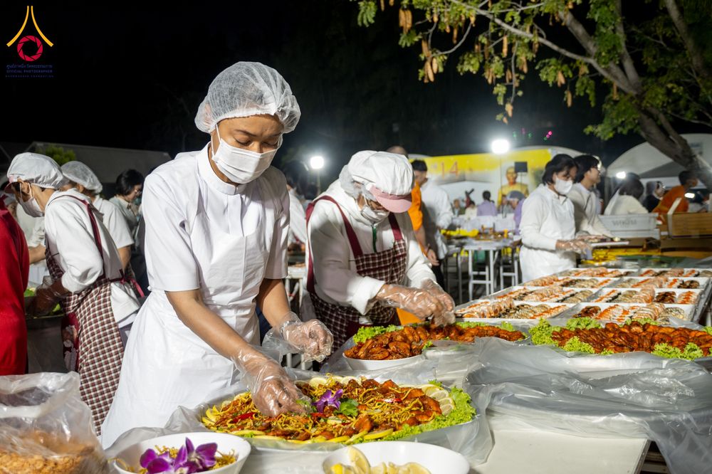 ภาพ No.293447:วันที่ 13 มกราคม พ.ศ. 2569 พิธีถวายภัตตาหารเป็นสังฆทาน แด่พระธรรมยาตรา ณ อนุสรณ์สถานมหาวิหารพระมงคลเทพมุนี (โลตัสแลนด์) อ.สองพี่น้อง จ.สุพรรณบุรี ในโครงการธรรมยาตรา กตัญญูบูชา มหาปูชนียาจารย์ พระมงคลเทพมุนี(สด จนฺทสโร) พระผู้ปราบมาร อนุสรณ์สถาน 7 แห่ง ปี