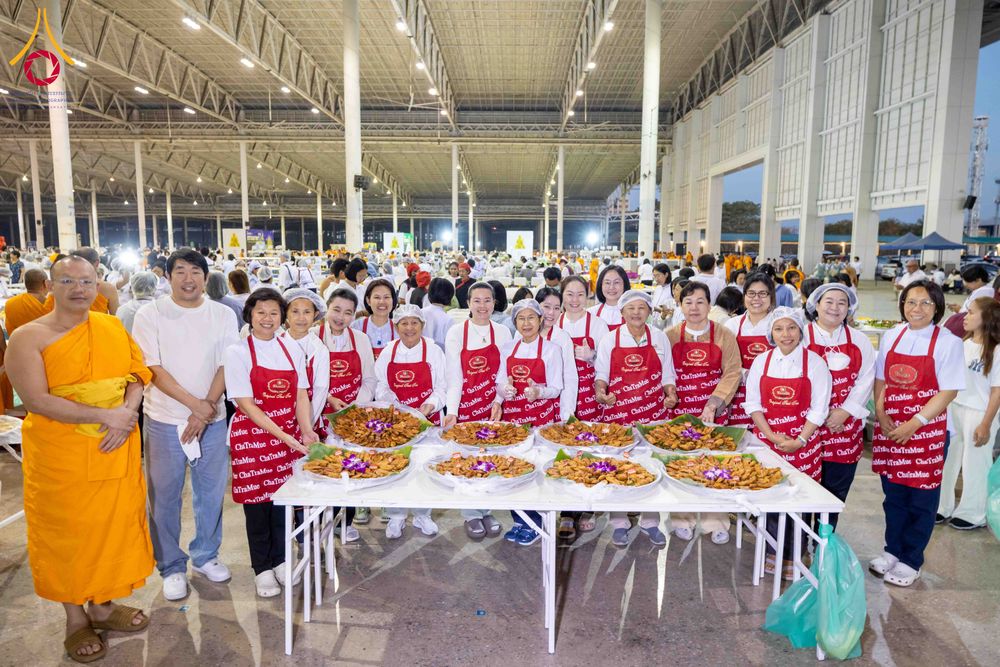 ภาพ No.305213:วันที่ 29 มกราคม พ.ศ. 2569 พิธีถวายภัตตาหารเป็นสังฆทาน แด่พระธรรมยาตรา ณ วัดพระธรรมกาย  จังหวัดปทุมธานี ในโครงการธรรมยาตรา กตัญญูบูชา มหาปูชนียาจารย์ พระมงคลเทพมุนี(สด จนฺทสโร) พระผู้ปราบมาร อนุสรณ์สถาน 7 แห่ง ปีที่ 14