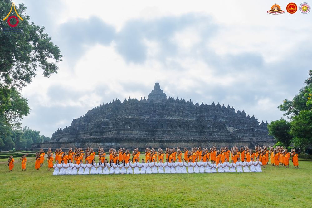 ภาพ No.280075:วันที่ 31 ธันวาคม พ.ศ. 2568 เดินธรรมยาตราที่บรมพุทธโธ อินโดนีเซีย