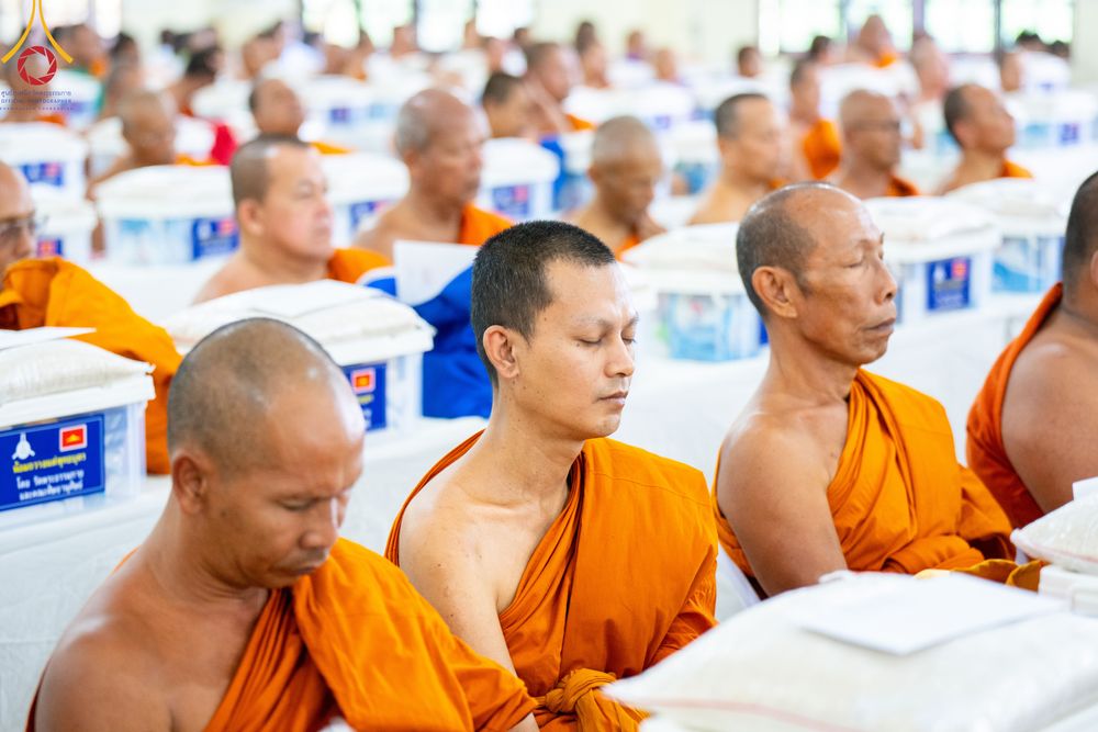 ภาพ No.311092:วันพฤหัสบดีที่ 26 กุมภาพันธ์ พ.ศ. 2569 พิธีถวายสังฆทานแด่คณะสงฆ์ 323 วัด ปีที่ 22 ครั้งที่ 182 พิธีมอบกองทุนหนุนแรงใจช่วยครูใต้ ปีที่ 19 ครั้งที่ 145 และพิธีทำบุญอุทิศส่วนกุศลให้ผู้วายชนม์