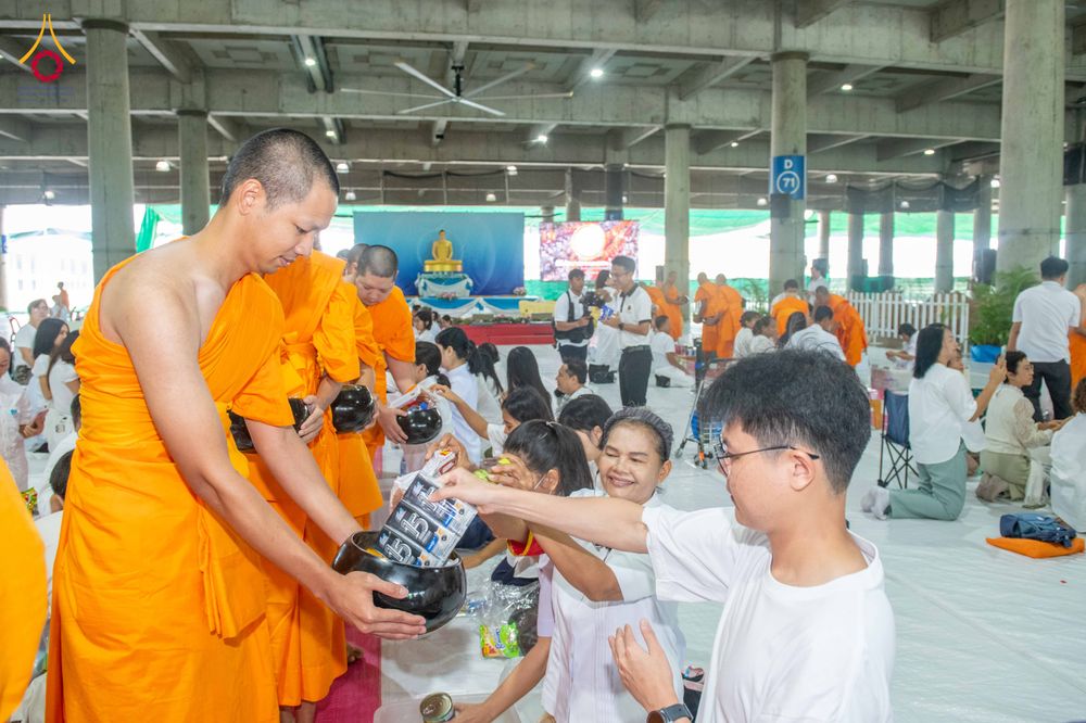 ภาพ No.342928:วันอาทิตย์ที่ 9 สิงหาคม พ.ศ.2569 พิธีตักบาตรฉลองพระใหม่ โครงการบรรพชาและอุปสมบทหมู่ รุ่นเข้าพรรษา ณ มหารัตนวิหาคด คอร์ 26 วัดพระธรรมกาย