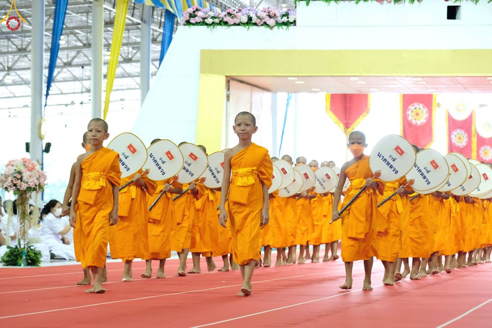 ภาพ No.85265:พิธีมุทิตาสักการะพระภิกษุ ผู้สอบได้เปรียญธรรม ๙ ประโยคระดับโลก, พิธีมอบโล่เกียรติยศและทุนการศึกษา สำนักเรียนบาลีดีเด่นทั่วประเทศ ในวันสมาธิโลก อาทิตย์ที่ 6 สิงหาคม พ.ศ. 2566 ณ สภาธรรมกายสากล วัดพระธรรมกาย