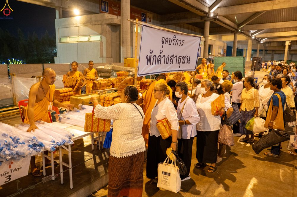 ภาพ No.323888:วันที่ 22 เมษายน พ.ศ.2569 (วันคุ้มครองโลก) งานถวายมหาสังฆทาน 40,000 กว่าวัดทั่วประเทศ บรรยากาศพระสังฆาธิการและสาธุชน  เดินทางเข้าวัดพระธรรมกาย และพักค้าง ตั้งแต่ ตอนเย็นวันที่ 21  ถึงเช้าวันที่ 22
