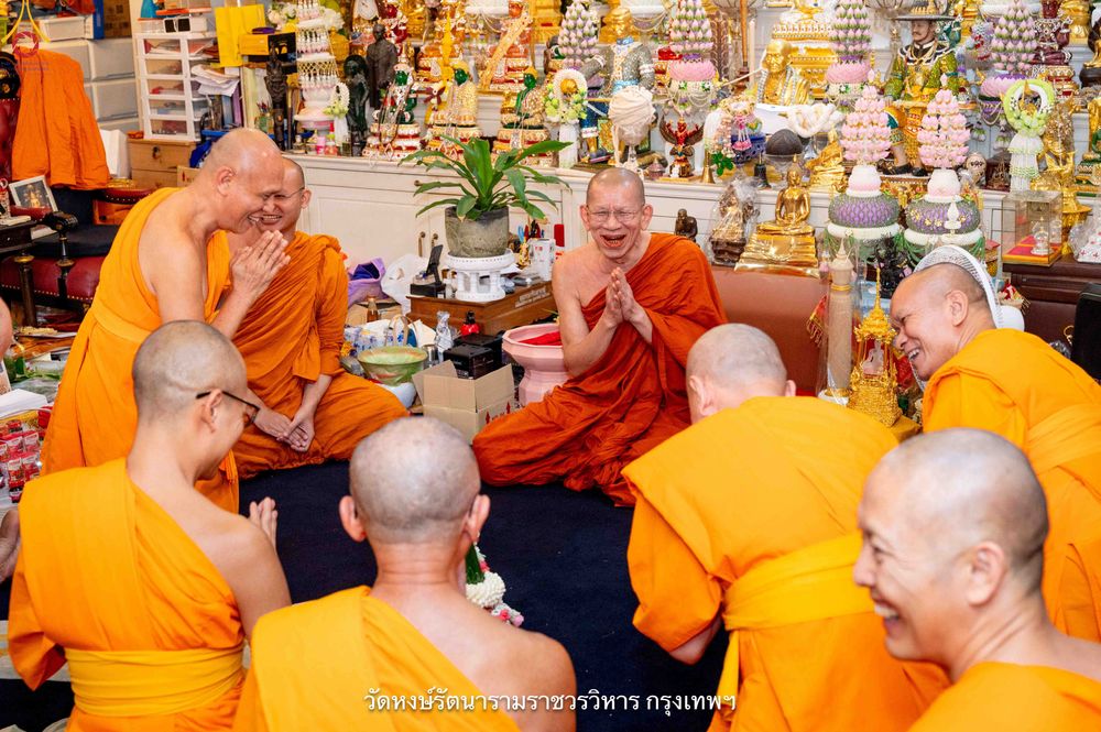 ภาพ No.342161:วันศุกร์ที่ 31 กรกฎาคม พ.ศ.2569 พระภิกษุวัดพระธรรมกาย ทำวัตรพระผู้ใหญ่เนื่องในวันเข้าพรรษา