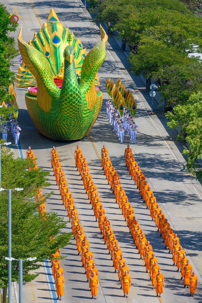 ภาพ No.42673:พิธีอัญเชิญมยุรนาวากาศ ประดิษฐาน ณ อาคาร 100 ปี เนื่องในวันคล้ายวันเกิด ครบ 113 ปี คุณยายอาจารย์มหารัตนอุบาสิกาจันทร์ ขนนกยูง