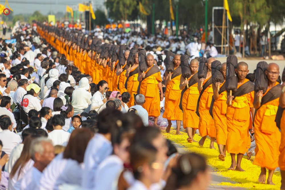 ภาพ No.299709:วันที่ 18 มกราคม พ.ศ. 2569 พิธีต้อนรับพระธรรมยาตรา (ภาพชุดที่ 2) ณ อนุสรณ์สถานลำดับที่ 5  สถานที่เผยแผ่วิชชาธรรมกายครั้งแรก อนุสรณ์สถานบางปลา วัดบางปลา อำเภอบางเลน จังหวัดนครปฐม ในโครงการธรรมยาตรา กตัญญูบูชา มหาปูชนียาจารย์ พระมงคลเทพมุนี(สด จนฺทสโร) พระ