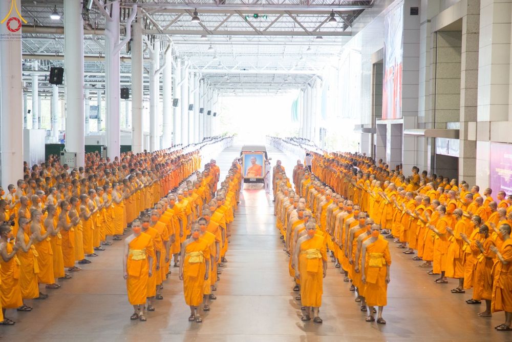 ภาพ No.48505:ประมวลภาพพิธีรับร่างนักสร้างบารมี พระเดชพระคุณพระสุธรรมญาณวิเทศ วิ. (สุธรรม สุธมฺโม)