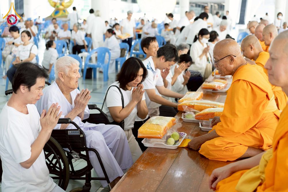 ภาพ No.263040:วันที่ 21 ตุลาคม พ.ศ. 2568 (วันพระ แรม 14 ค่ำ เดือน 11) พิธีบุพเปตพลี ครั้งที่ 171 ร่วมอุทิศบุญแด่หมู่ญาติที่ล่วงลับไปแล้ว และสืบทอดอายุพระพุทธศาสนา ณ หอฉันคุณยายอาจารย์ฯ วัดพระธรรมกาย