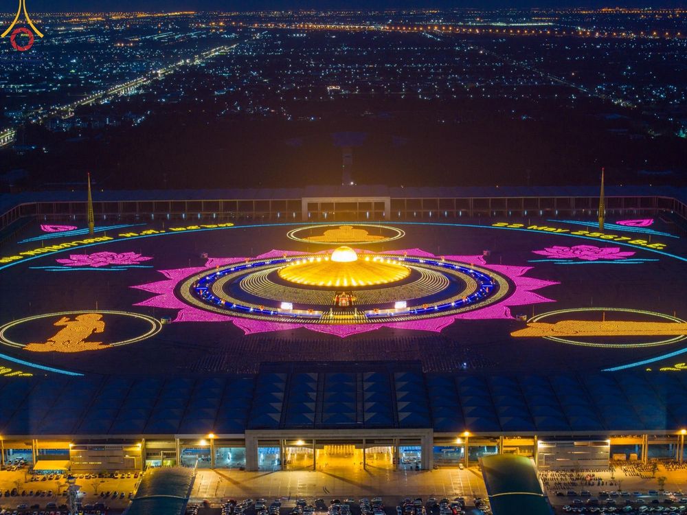 ภาพ No.279227:พิธีจุดวิสาขประทีป พิธีเวียนประทักษิณ ในวันวิสาขบูชา พุธที่ 22 พฤษภาคม พ.ศ. 2567 ( วันพระขึ้น 15 ค่ำ เดือน 6 ) ณ ลานธรรม พระมหาธรรมกายเจดีย์ วัดพระธรรมกาย จ.ปทุมธานี