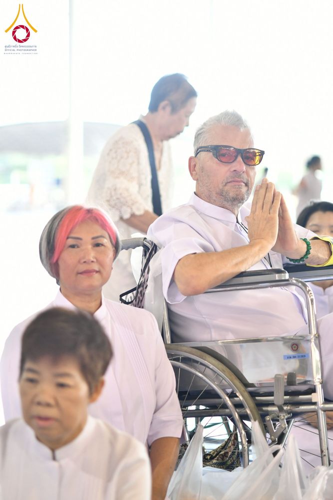 ภาพ No.256762:วันที่ 5 ตุลาคม พ.ศ. 2568 พิธีตักบาตร ข้าวสารอาหารแห้ง ณ บ้านแก้วเรือนทองคุณยายฯ สภาธรรมกายสากล วัดพระธรรมกาย