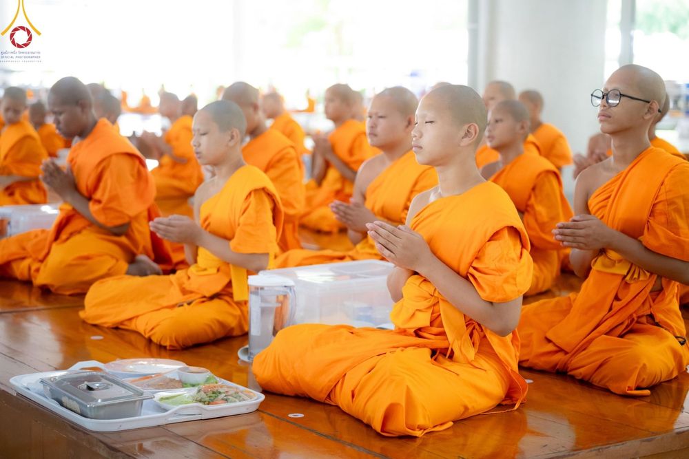 ภาพ No.143067:พิธีบุพเปตพลี ครั้งที่ 153 ร่วมอุทิศบุญแด่หมู่ญาติที่ล่วงลับไปแล้ว และสืบทอดอายุพระพุทธศาสนา ในวันศุกร์ที่ 5 กรกฏาคม พ.ศ.2567 (วันพระแรม 14 ค่ำ เดือน 7) ณ หอฉันคุณยายอาจารย์ฯ วัดพระธรรมกาย