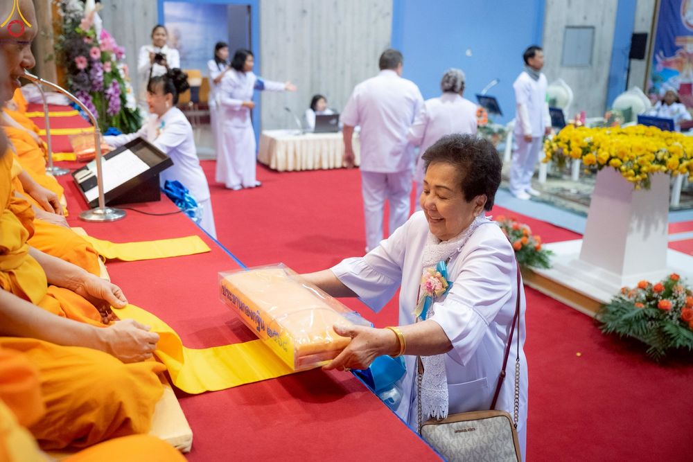 ภาพ No.256033:วันที่ 12 ตุลาคม พ.ศ. 2568 พิธีทอดกฐินวัดพระธรรมกายสวิตเซอร์แลนด์  ณ หอประชุมโรงเรียน Obergoldbach เมือง Bern ประเทศสวิตเซอร์แลนด์