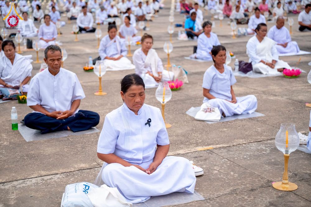 ภาพ No.266095:วันพุธที่ 5 พฤศจิกายน พ.ศ. 2568 (วันพระ ขึ้น 15 ค่ำ เดือน 12) พิธีจุดประทีปโคมลาน, โคมลอย และลอยกระทง ถวายประทีปเป็นพุทธบูชา สร้างความสว่างไสวให้กับแผ่นดินด้วยแสงธรรม ณ พุทธอุทยานนานาชาติ จังหวัดหนองคาย