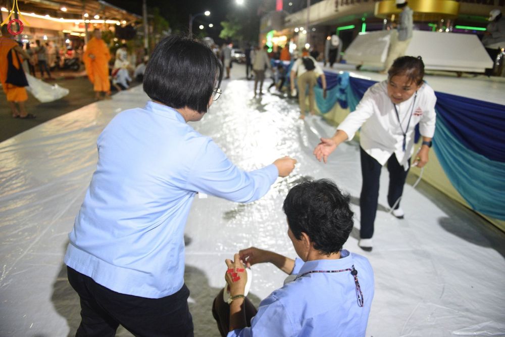 ภาพ No.151623:V.55 ทีมใหญ่ที่หาดใหญ่ เจ้าหน้าที่ทุกสถานะ หลายสัญชาติ ร่วมกันจัดงานตักบาตรที่หาดใหญ่ วันที่ 10-11 สิงหาคม พ.ศ. 2567